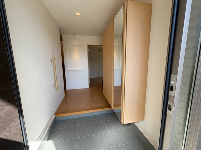 北長瀬表町2丁目戸建の玄関写真