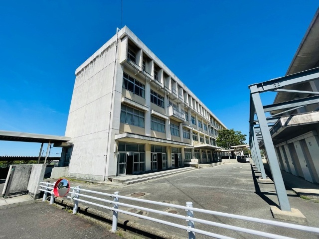 中学校　鈴鹿市立創徳中学校（中学校）まで2290m