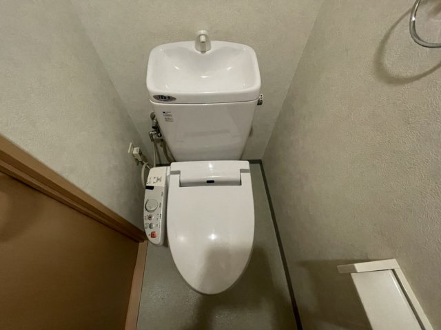 ＪＲ東海道本線 摂津富田駅 徒歩4分 7階建 築22年のトイレ写真