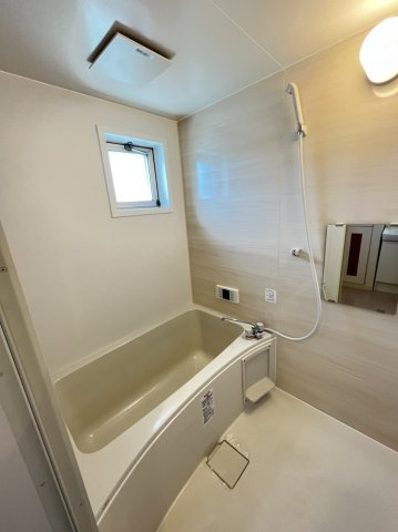 ＪＲ東海道本線 千里丘駅 徒歩8分 4階建 築39年の風呂写真