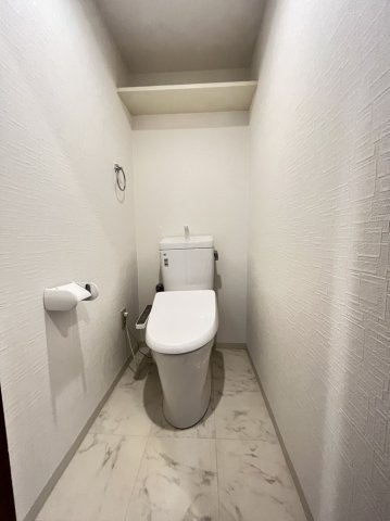 ＪＲ東海道本線 千里丘駅 徒歩8分 4階建 築39年のトイレ写真