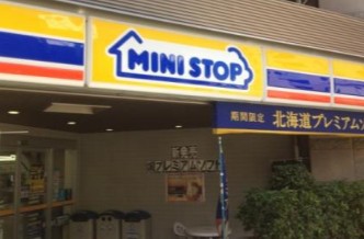コンビニ　ミニストップ馬喰町駅前店（コンビニ）まで183m