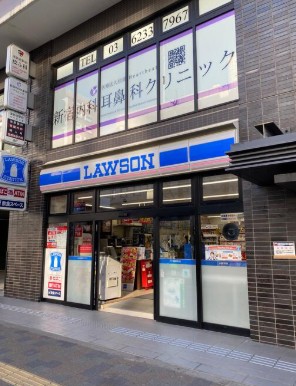 コンビニ　ローソン東新宿明治通店（コンビニ）まで4m