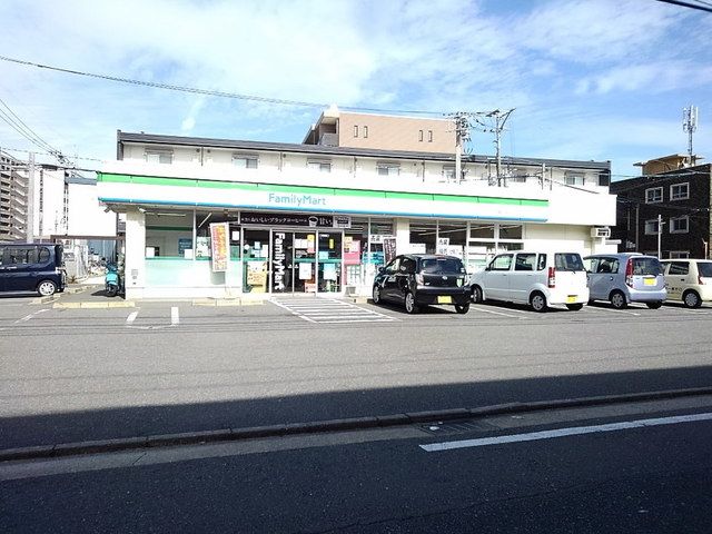 コンビニ　ファミリーマート博多吉塚３丁目（コンビニ）まで550m
