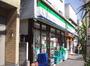 コンビニ　ファミリーマート 高円寺梅里店（コンビニ）まで377m