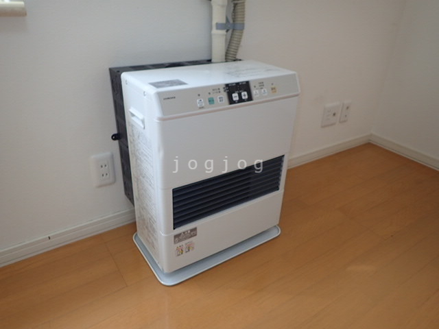 その他設備　冬はあったか石油ストーブです。