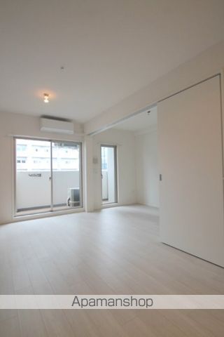 セレニテ心斎橋グランデの居間写真