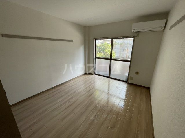 ジェイワンヒルズ西船の居間写真