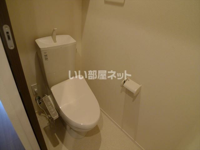 ＪＲ高崎線 深谷駅 徒歩7分 3階建 築11年のトイレ写真
