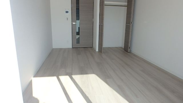 地下鉄谷町線 南森町駅 徒歩7分 15階建 築9年の居間写真