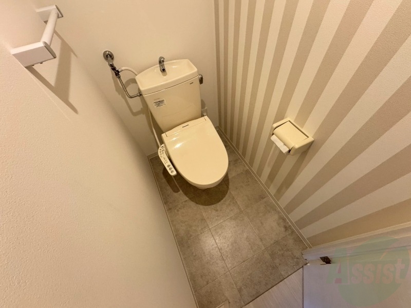 トイレ　ウォシュレット機能がついたトイレ。安心して使用できますね。