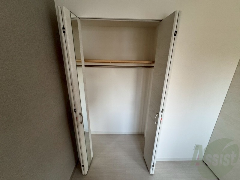 収納　クローゼットは奥行きもあり、荷物が多い方でも安心です。