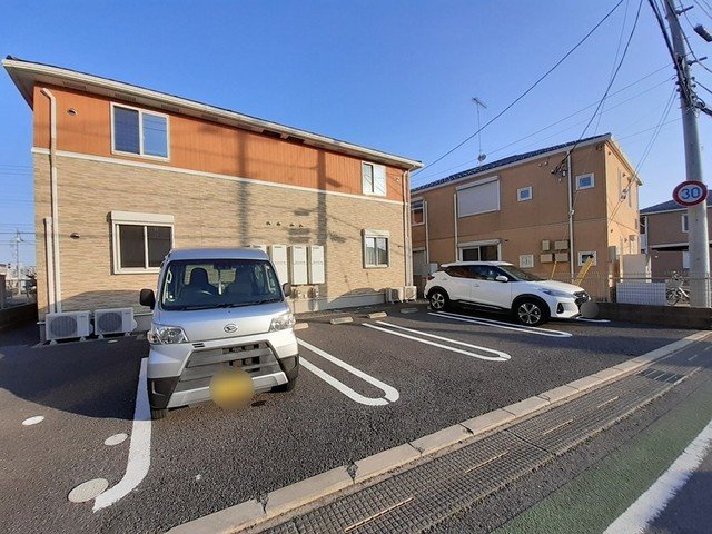 駐車場　駐車場があるので、車を買う予定の方も安心です