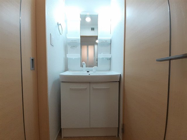 洗面設備　コンパクトで使いやすい洗面所