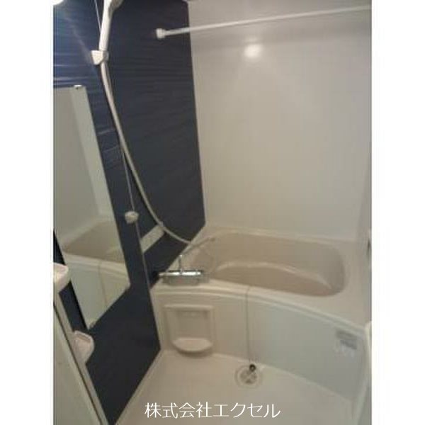 バス・シャワールーム　追い炊き、浴室乾燥機完備です。