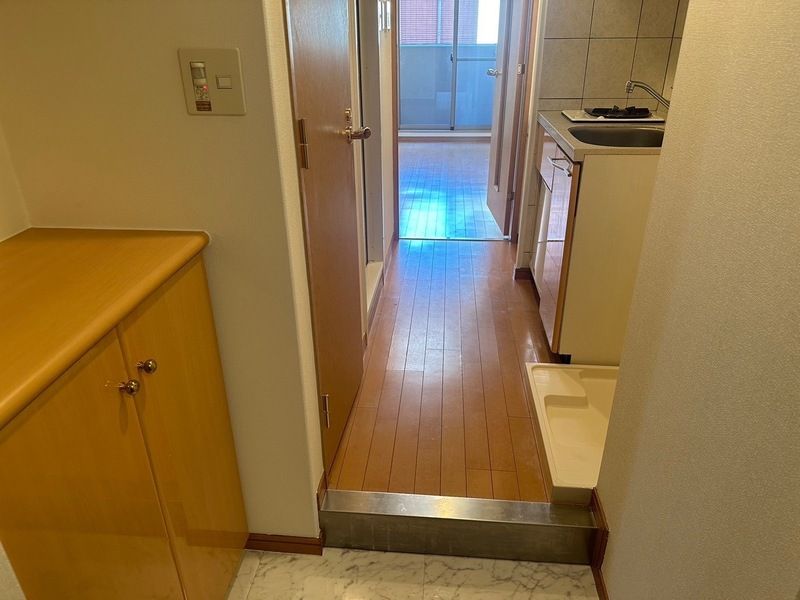 玄関　同物件別部屋写真