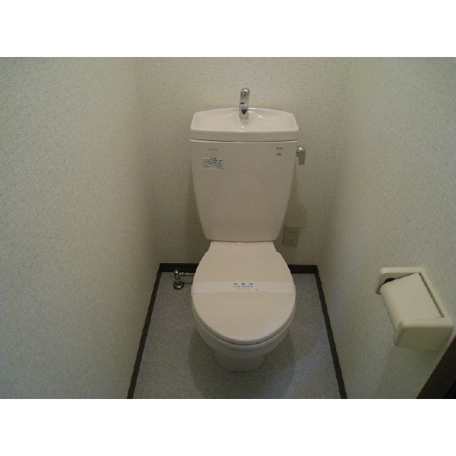 ＪＲ武蔵野線 東川口駅 徒歩14分 2階建 築19年のトイレ写真