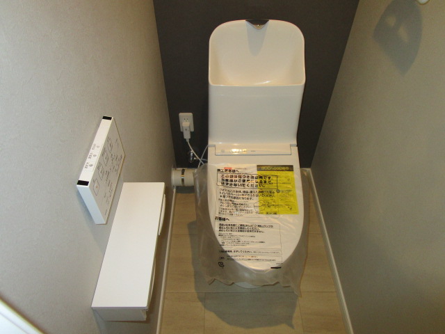 ＪＲ東海道本線 塚本駅 徒歩8分 3階建 築7年のトイレ写真