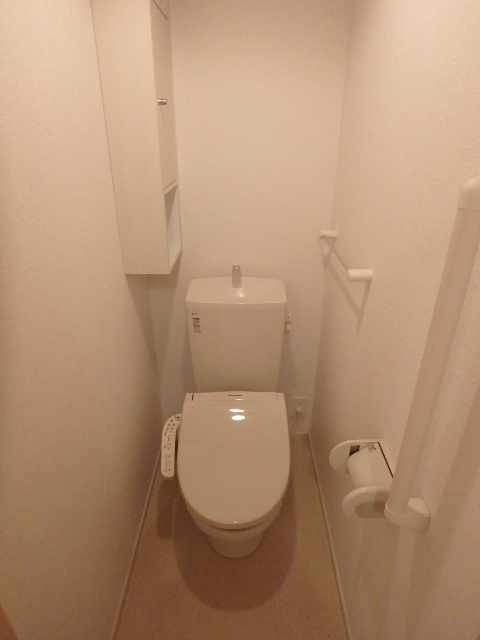 トイレ　ウォシュレット御座います。