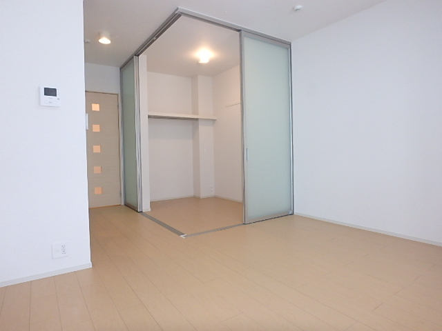 居室・リビング　清潔感のあるお部屋で気分が上がります。
