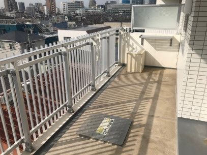 バルコニー　外からの目が気にならないバルコニーで洗濯物が干せます