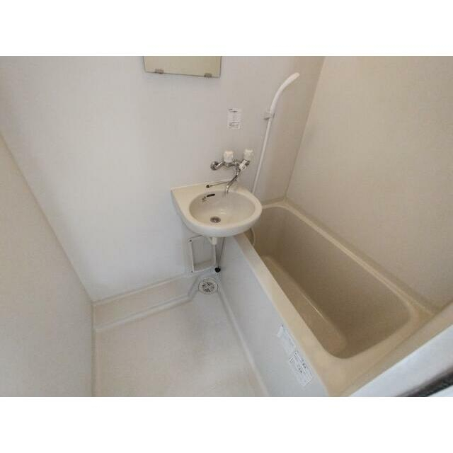 バス・シャワールーム　※別部屋参考写真