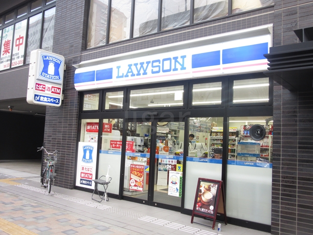 コンビニ　ローソン東新宿明治通店（コンビニ）まで369m