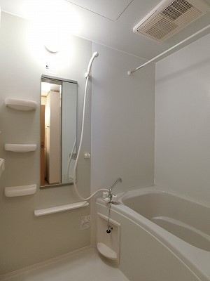 バス・シャワールーム　追い焚き・浴室乾燥機も付いてます♪