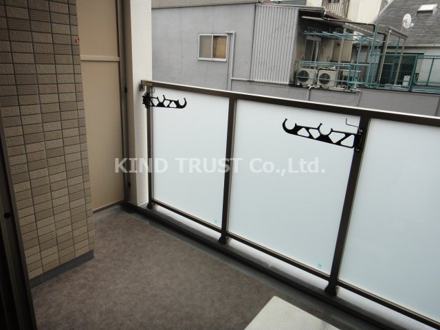 バルコニー　外からの目が気にならないバルコニーで洗濯物が干せます