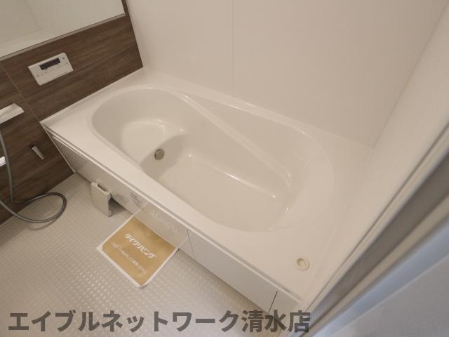【静岡市清水区能島のアパートのバス・シャワールーム】