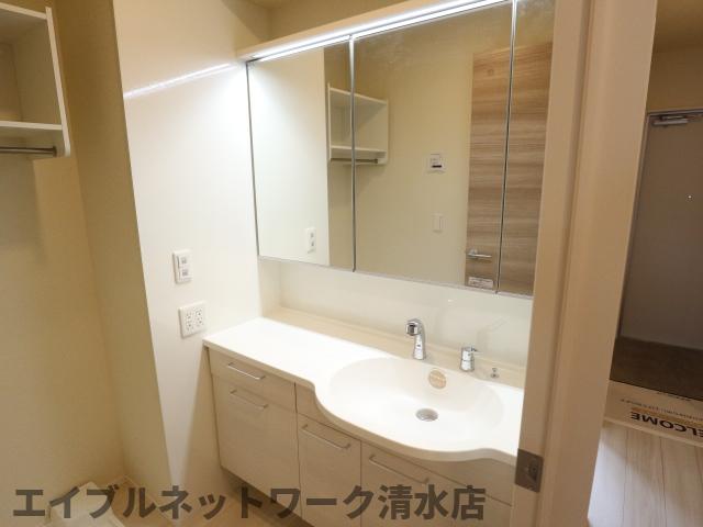 【静岡市清水区能島のアパートの洗面設備】