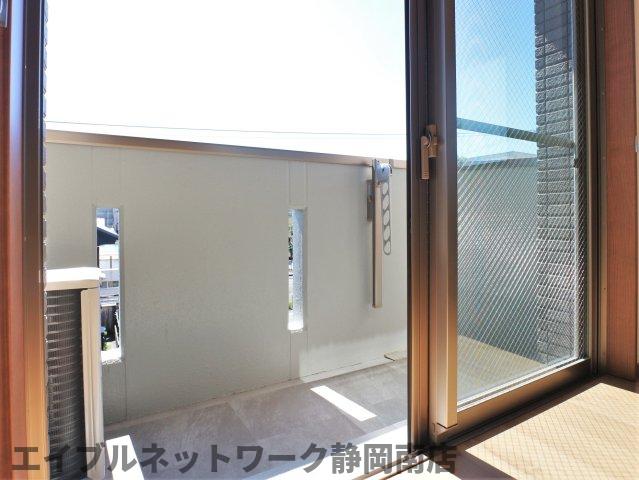 【静岡市駿河区中田のマンションのバルコニー】