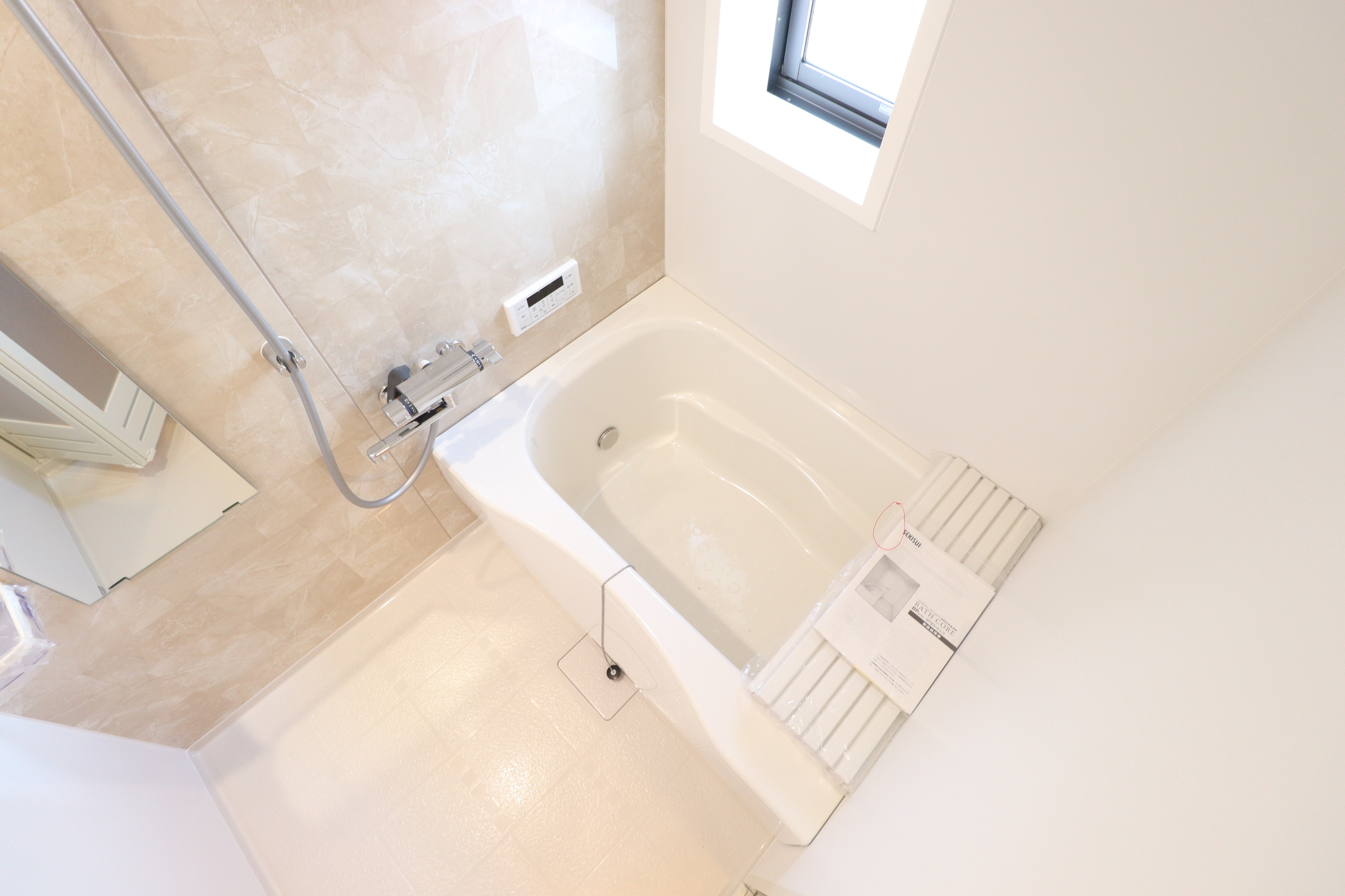 バス・シャワールーム　追い炊き機能付き♪