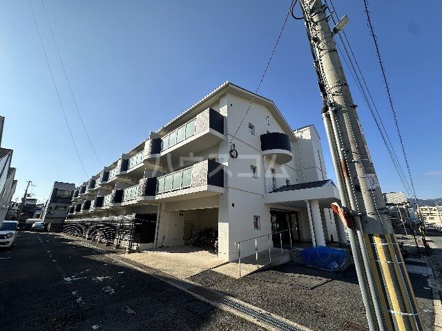 京都市右京区太秦西野町のマンションの建物外観