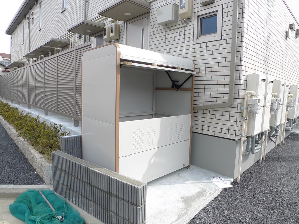 その他共有部分　敷地内ごみ置き場で、ゴミだし簡単♪