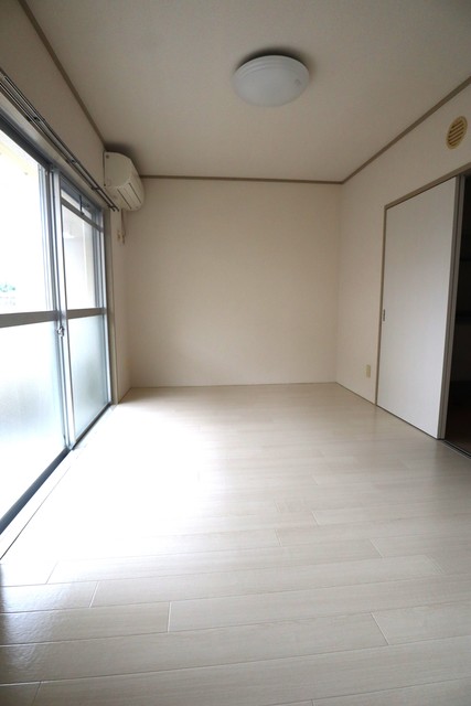 居室・リビング　明るいお部屋です　前回募集参考写真