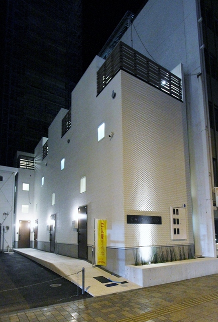 松山市平和通のアパートの建物外観