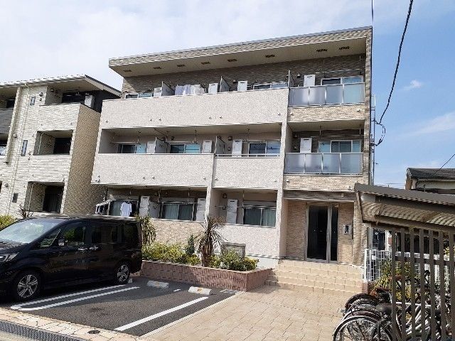 平塚市高浜台のアパートの建物外観