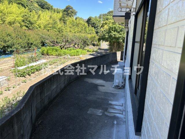 バルコニー　暖かな日差しのふりそそぐバルコニー