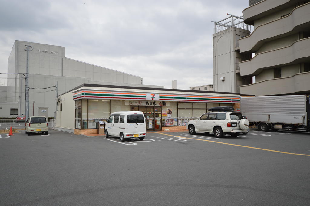 コンビニ　セブンイレブン大東新田西町店（コンビニ）まで216m