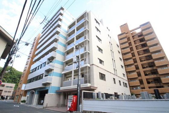 【広島市南区比治山町のマンションの建物外観】