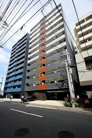 【福岡市博多区博多駅東のマンションの建物外観】