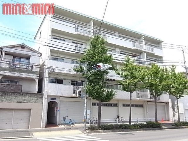 【神戸市垂水区高丸のマンションの建物外観】