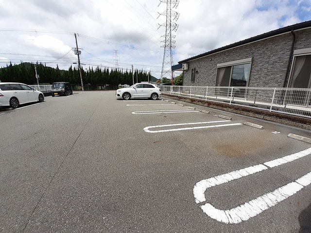 【姫路市上手野のアパートの駐車場】