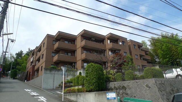 横浜市青葉区藤が丘のマンションの建物外観