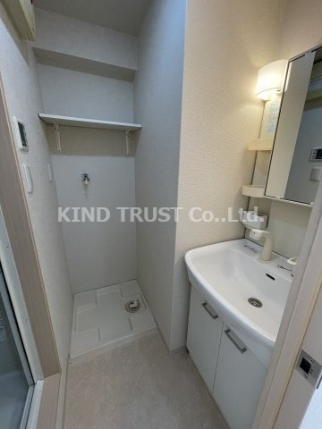 洗面設備　ゆったりとスペースのある洗面所