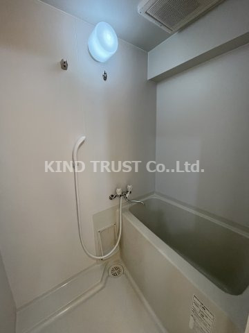 バス・シャワールーム　コンパクトで使いやすいお風呂です