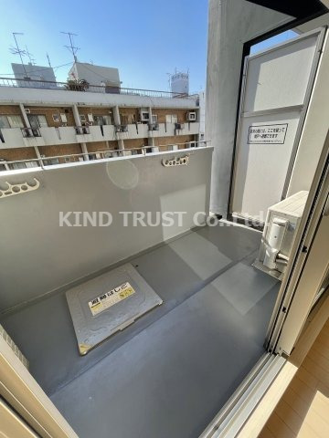 バルコニー　外からの目が気にならないバルコニーで洗濯物が干せます