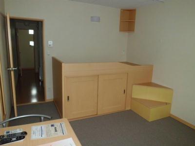 居室・リビング　ホワイトウッド調の家具が美しいです。