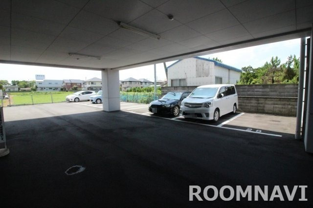 【板野郡北島町中村のマンションの駐車場】